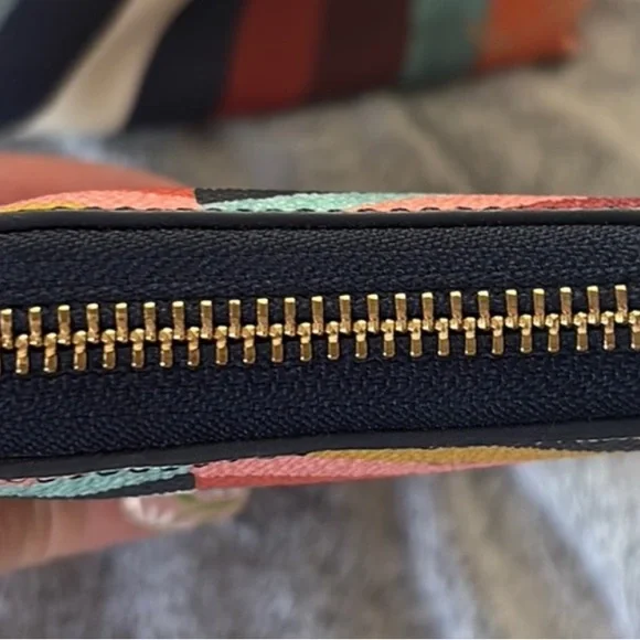 ⭐️SOLD⭐️ EUC Tory Burch Kerrington Diamond Square Zip Around Wallet - Picture 5 of 8